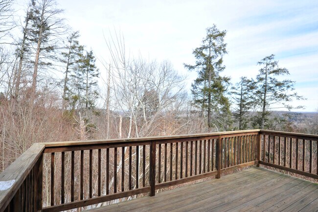 Building Photo - 185 Julia Ct