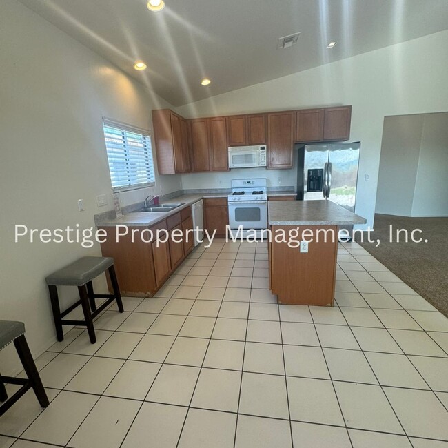 Building Photo - Beautiful Home with 3 Car Garage in Sonoran Ranch!