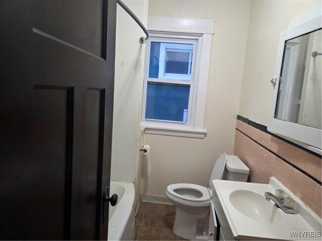 Building Photo - 168 Rodney Ave