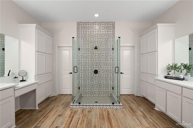 Building Photo - 33 E Silos Ave