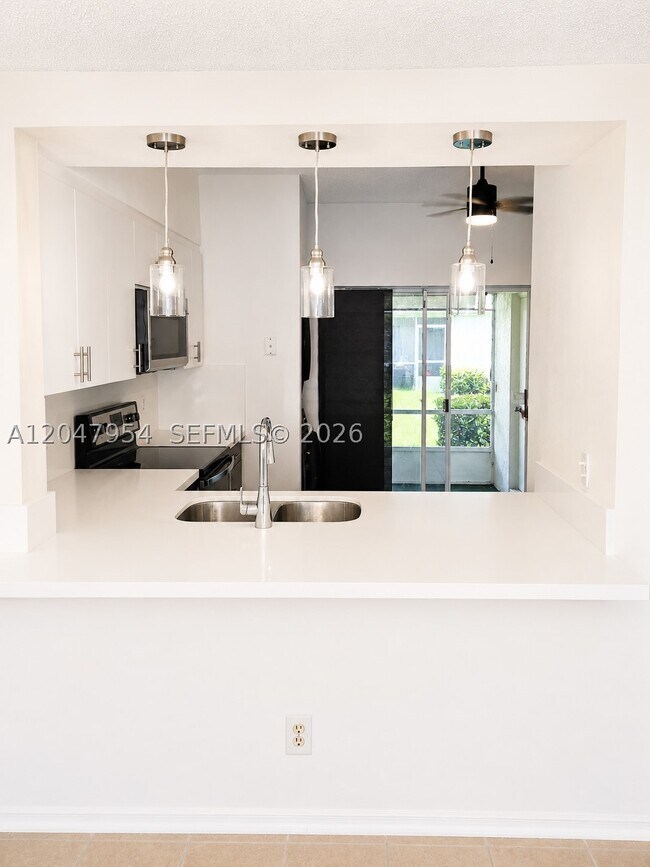 Building Photo - 3 Whitehead Cir