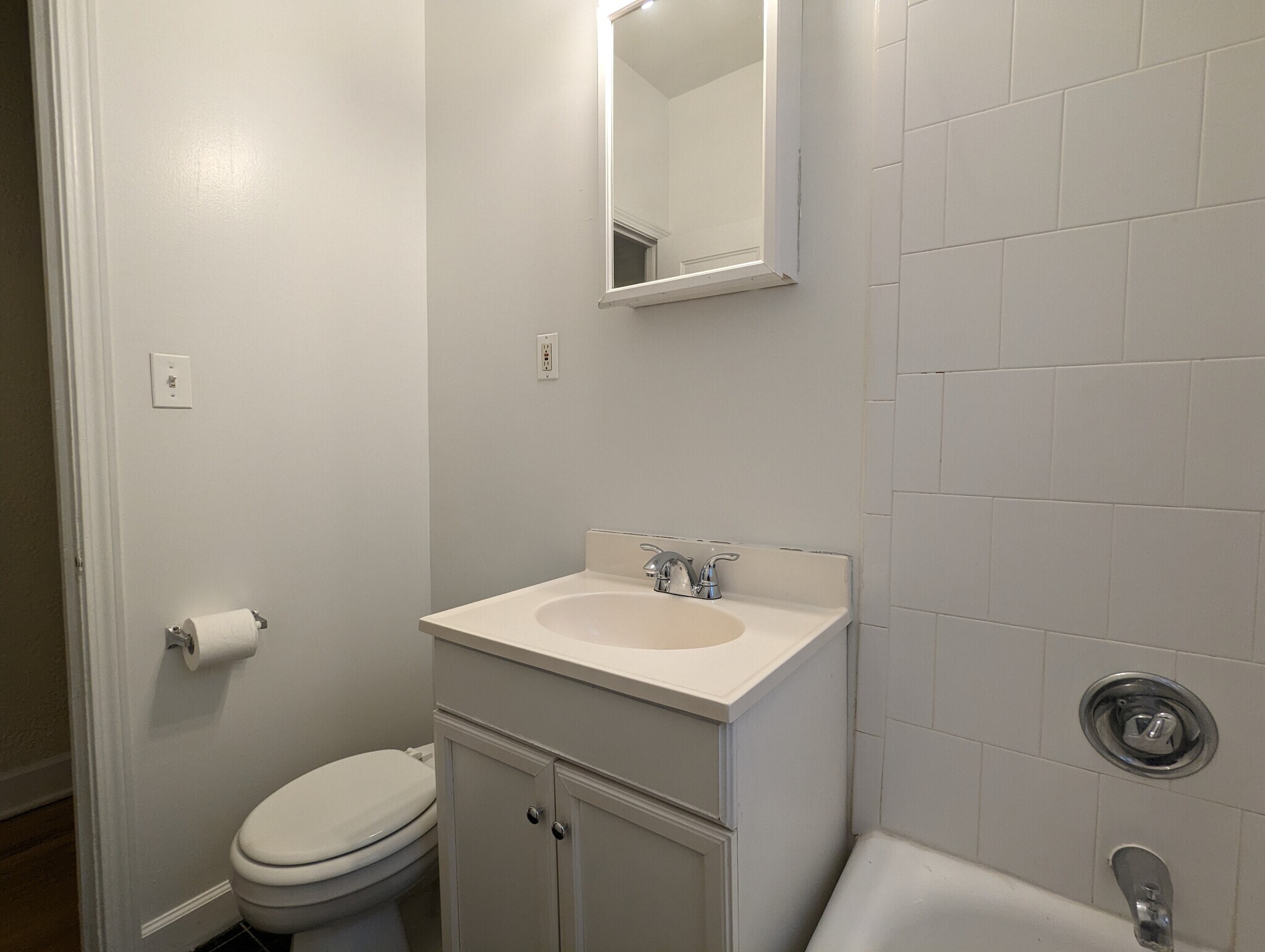 Building Photo - 537 W Arlington Pl