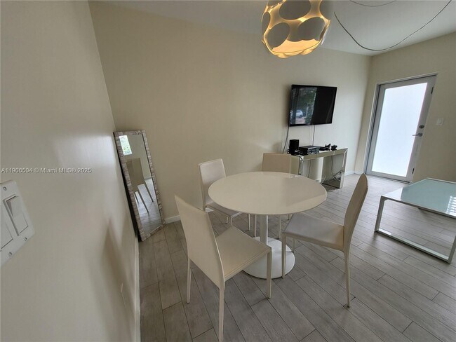 Building Photo - 1601 Meridian Ave