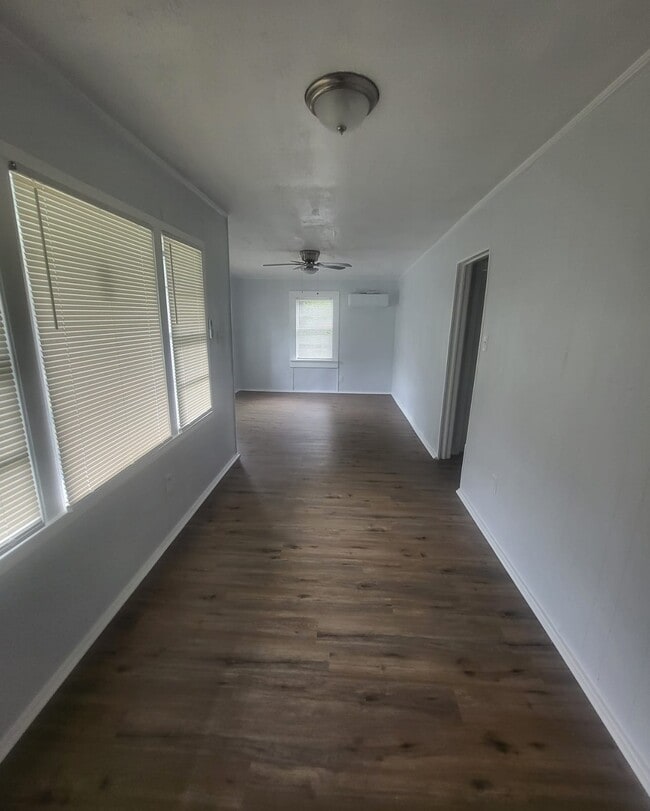 Building Photo - 954 Winn St