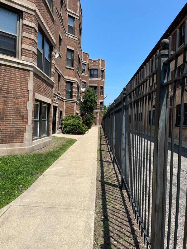 Building Photo - 7657 S Coles Ave