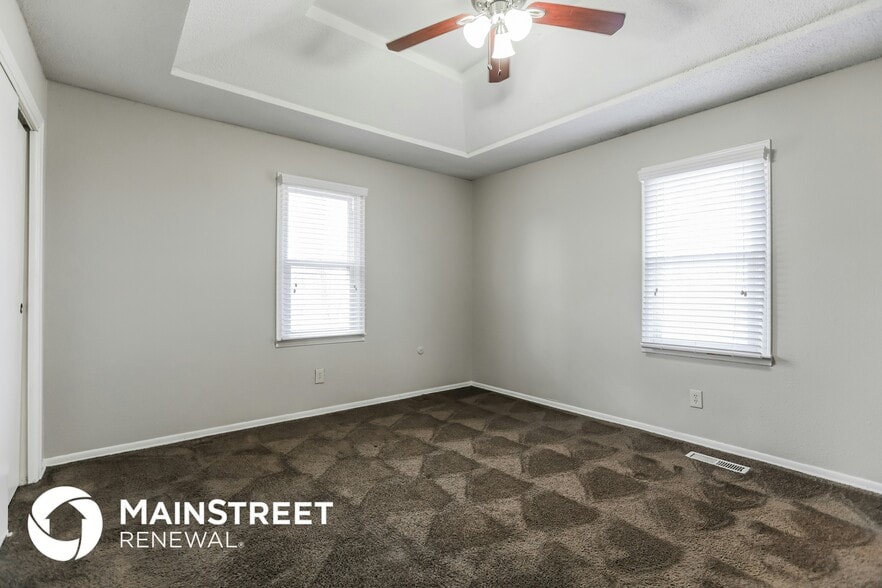 Building Photo - 406 E 164th Terrace