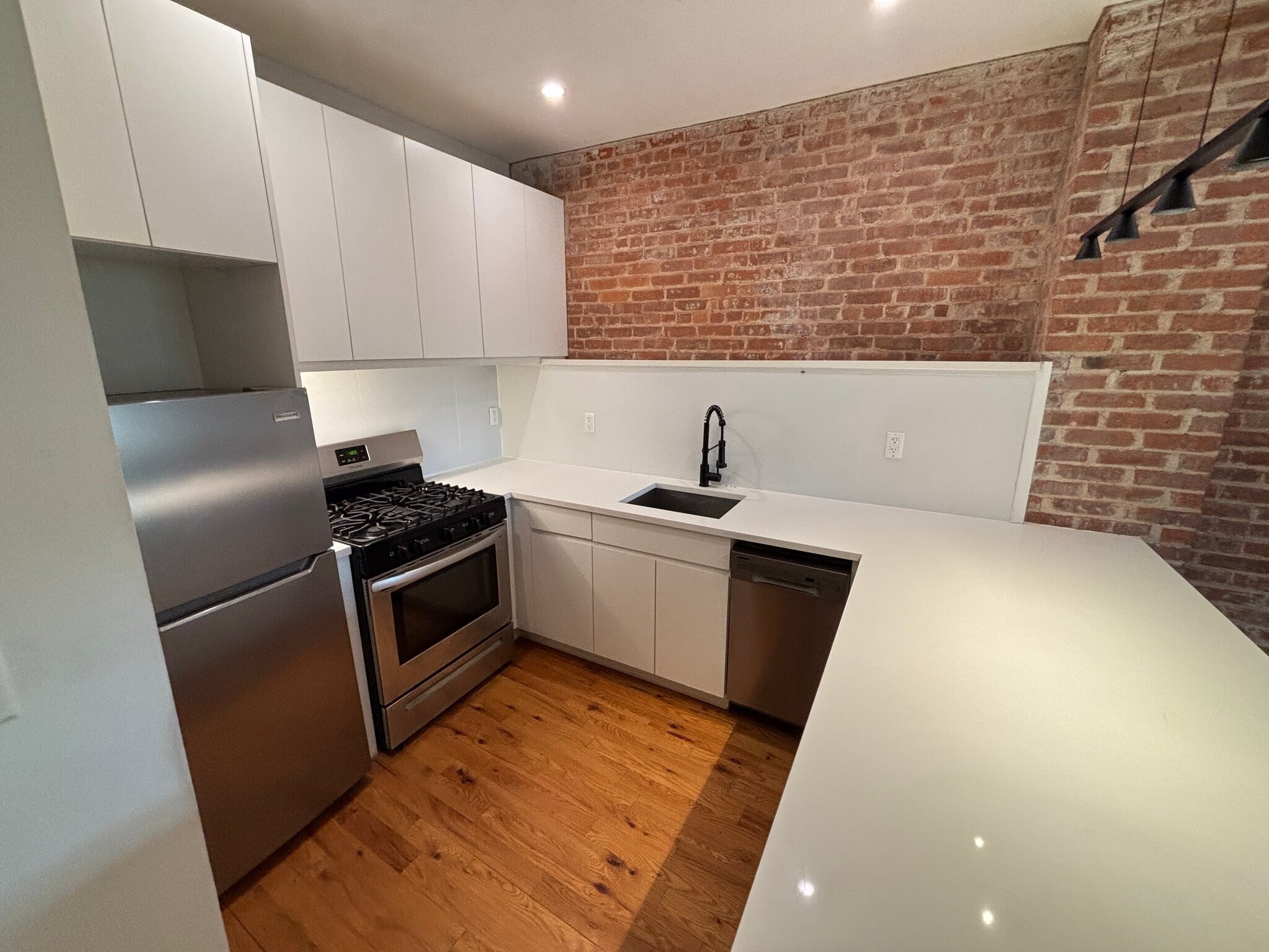 Building Photo - 568 Communipaw Ave
