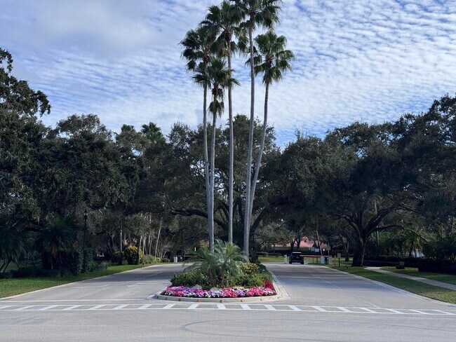 Building Photo - 393 Kelsey Park Dr