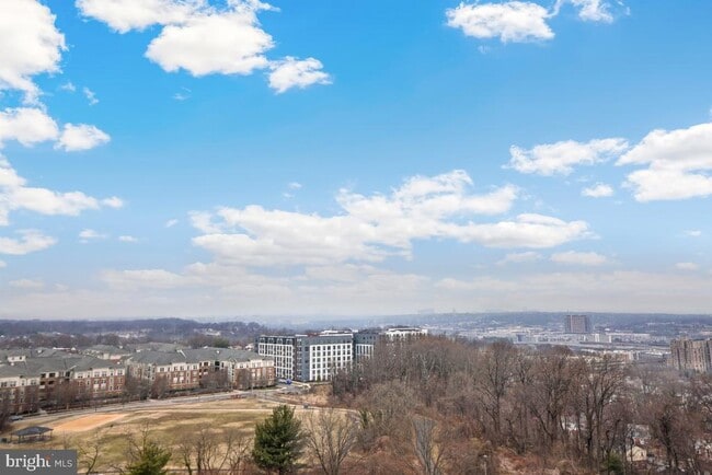 Building Photo - 5902 Mt Eagle Dr