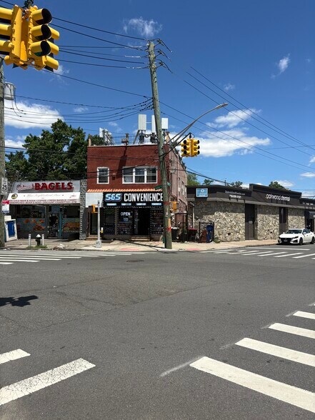 Building Photo - 105 Guyon Ave