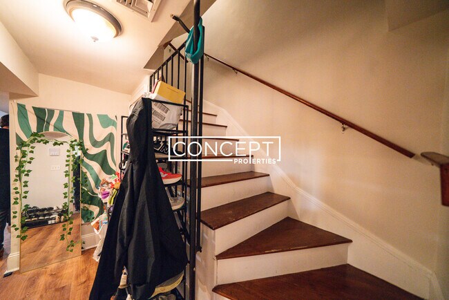 Building Photo - 719 Parker St