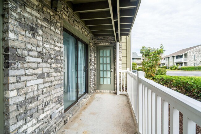 Building Photo - 4708 Cobblestone Dr