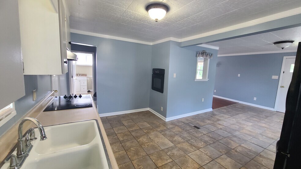 Building Photo - 310 Cecil St