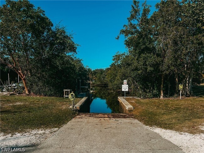 Building Photo - 2680 Longboat Dr