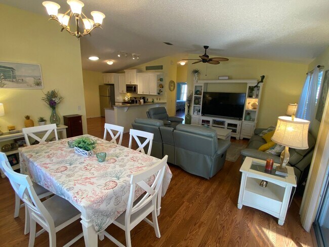 Building Photo - Location, Location, Location - ANNUAL LEASE in the Village of Belvedere