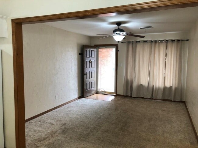 Building Photo - 320 Mimosa Dr