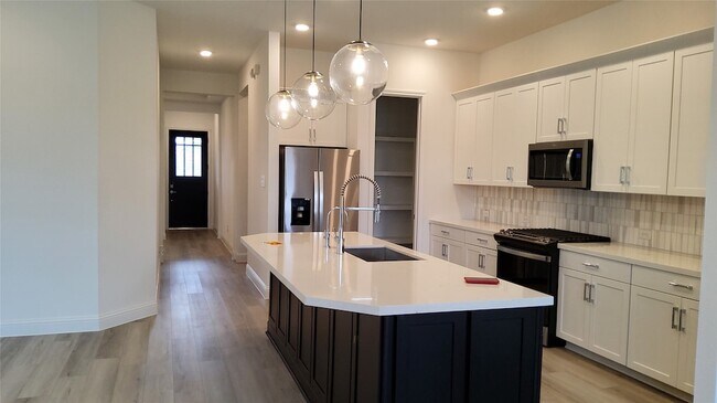 Building Photo - 2331 Birch View Ln