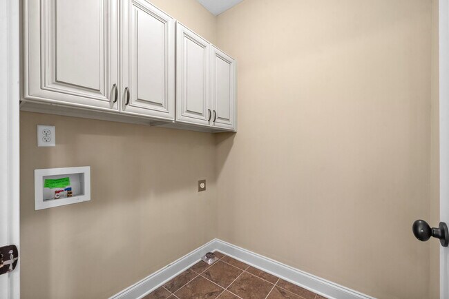 Building Photo - 3176 Porter Hills Dr