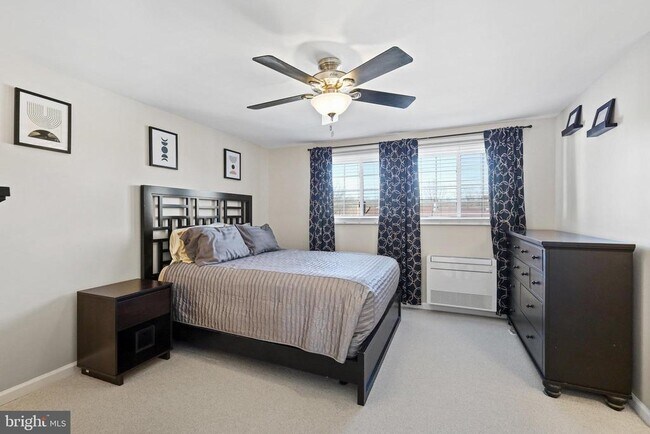 Building Photo - 5341 Harbor Ct Dr