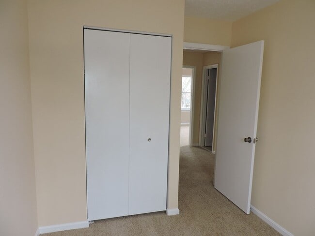 Building Photo - 34 Meadowside Ct