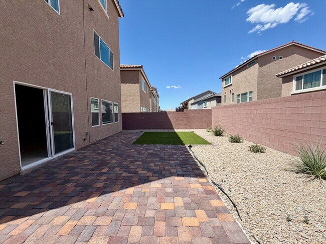 Building Photo - BEAUTIFUL 5 BED 3.5 BATH 3-STORY SINGLE FAMILY HOME WITH 2-CAR GARAGE, SUPER-SIZED LOFT & LOW-MAI...