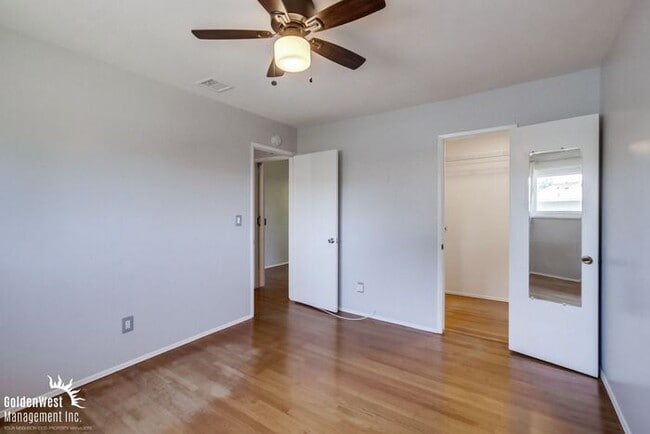 Building Photo - Cozy 2Bdm 1.5Ba Townhome with Modern Upgra...