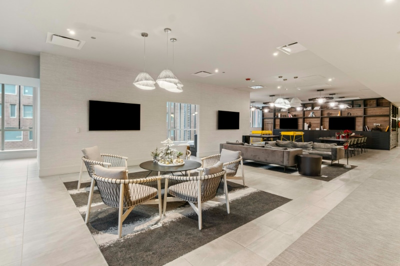 Building Photo - 713 S Clark St