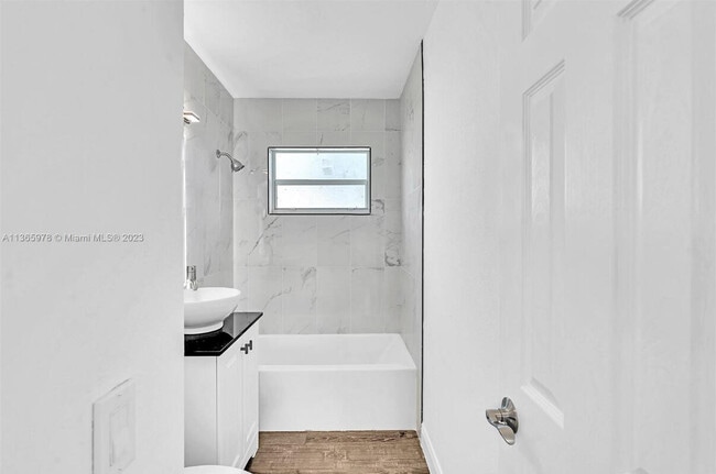 Building Photo - 1150 SW 46th Ave