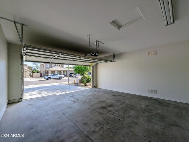 Building Photo - 15432 W Tasha Cir