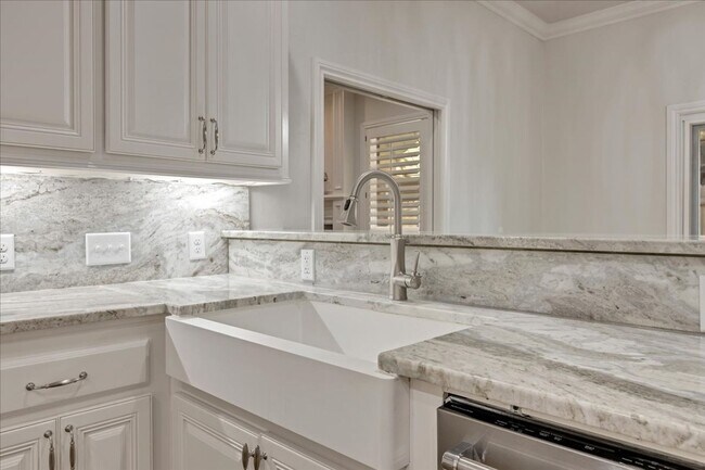 Building Photo - Nichols Hills Glenbrook