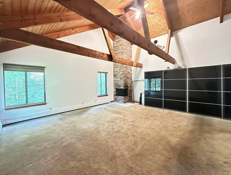Building Photo - 40 Laurelwood Dr