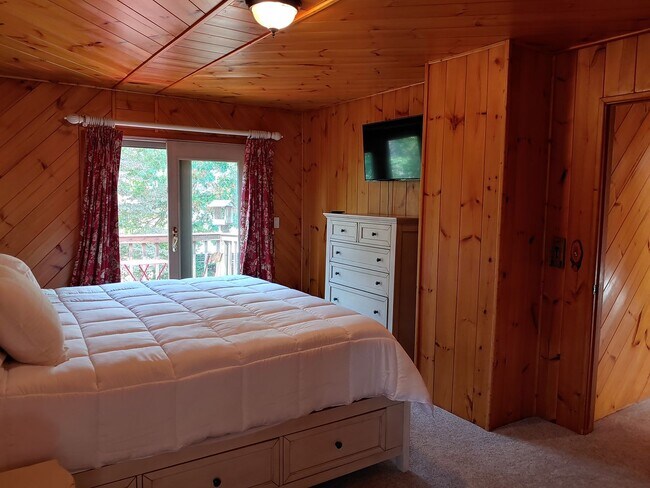 Building Photo - Fully Furnished Executive Sander's Beach Rental