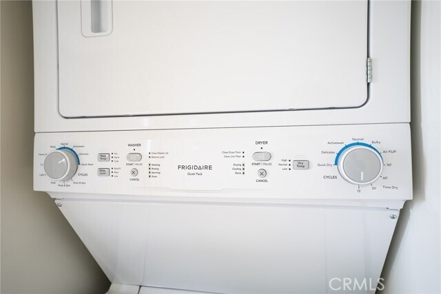 Building Photo - 1065 E Spazier Ave