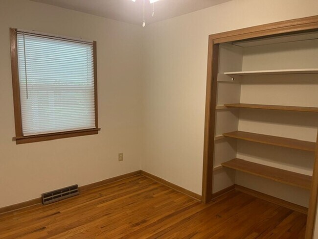 Building Photo - Charming 4 Bed 2.5 Bath Home With Nice Wooded Back Yard!