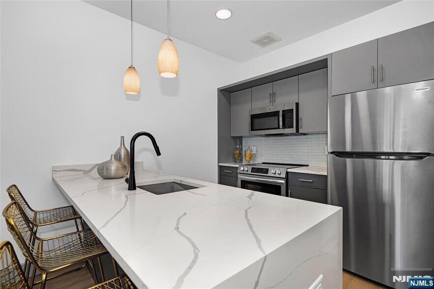 Building Photo - 1435 10th St