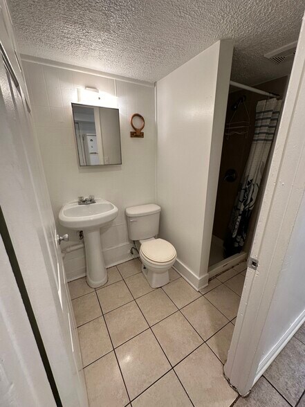 Bathroom - 4833 Belair Rd