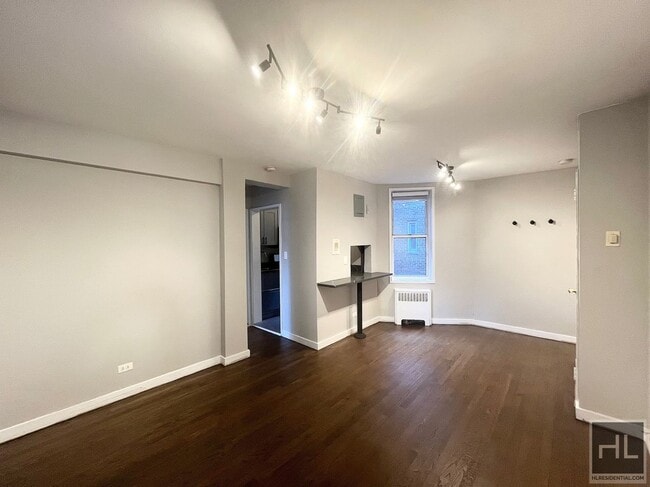 Building Photo - 340 E 58th St