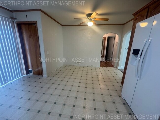 Building Photo - Cozy 2-Bed, 1-Bath with Central Air, Heat ...