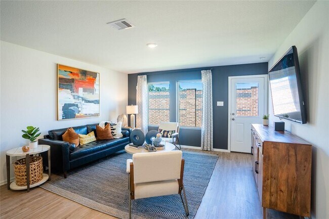 Building Photo - Winwood Home