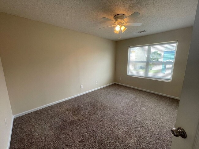 Building Photo - PRE-LEASING FOR AUGUST 1 2026!