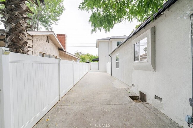 Building Photo - 9035 Rathburn Ave