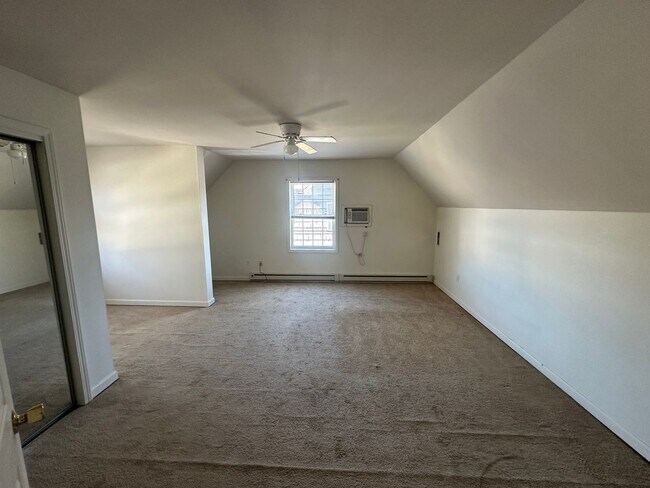Building Photo - Spacious Three Bedroom Home with Central Air