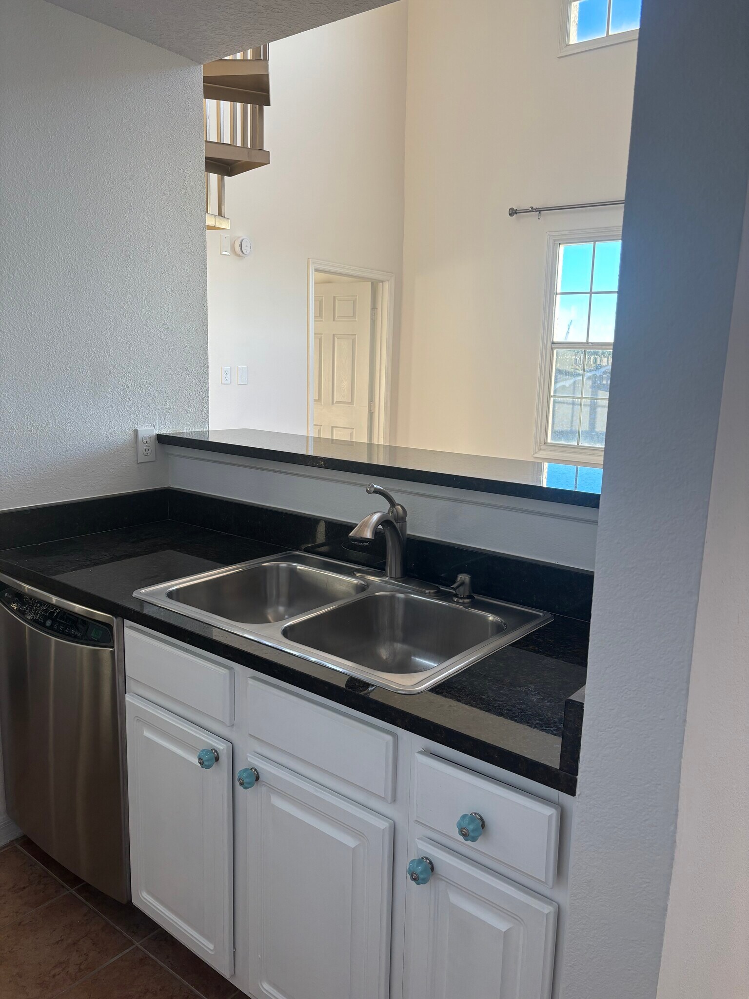 Building Photo - 501 Knights Run Ave