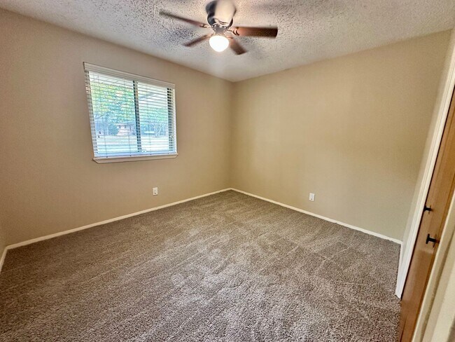 Building Photo - 5925 Caldwell Dr