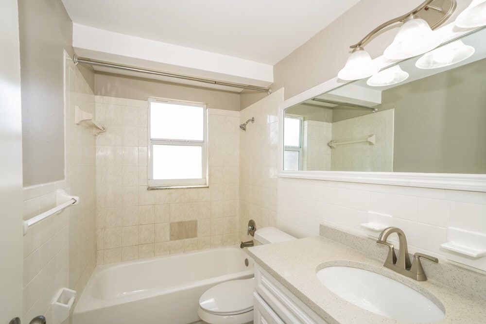 Building Photo - 10933 Felsdale Ave