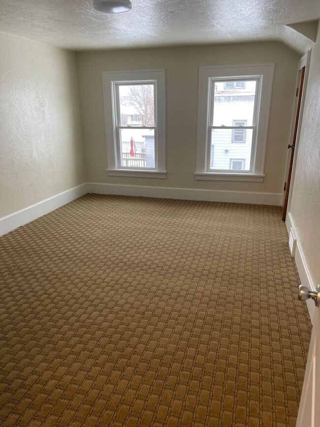 Building Photo - Completely Remodeled 3 Bedroom House