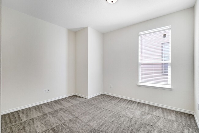 Building Photo - Elegant Two-Story Home with Spacious Loft and Private Green Belt Views