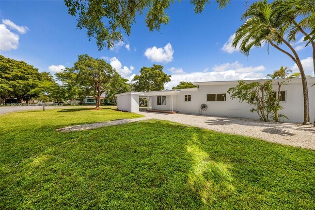 Building Photo - 1096 Raven Ave