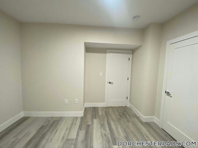 Building Photo - 10 Cawfield St