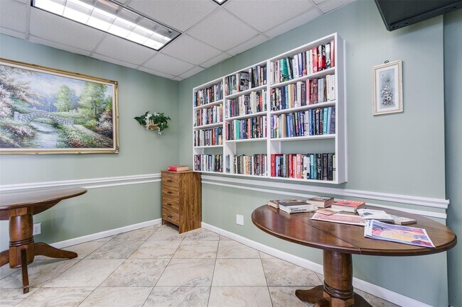 Building Photo - 608 SW Natura Blvd